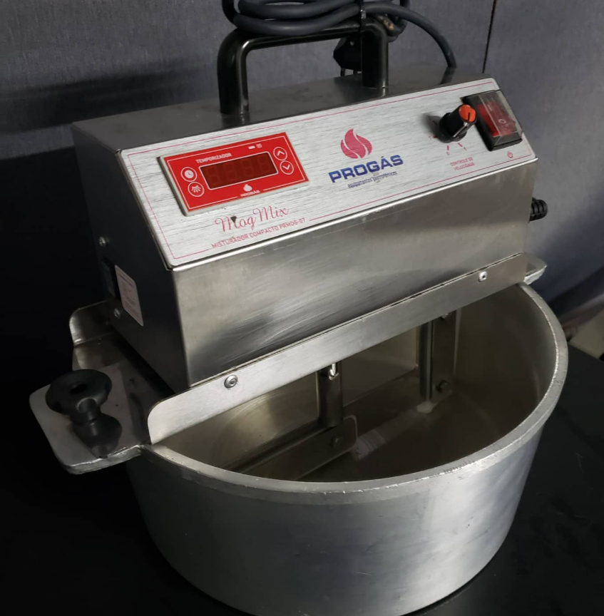 Detalhe de forno industrial em funcionamento